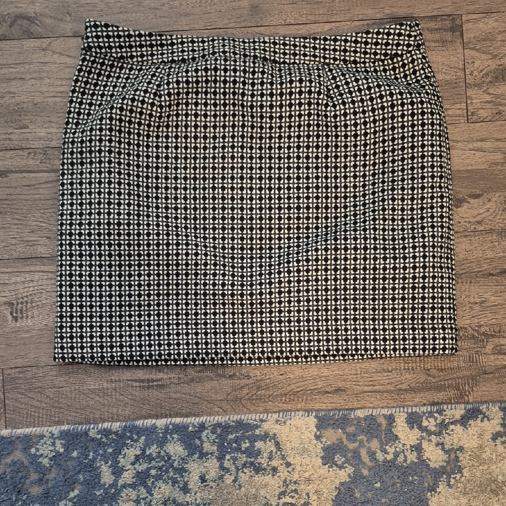 LOFT Black and White Patterned Pencil Skirt